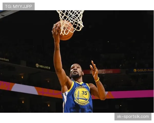 怀特利用挡拆突击提升中距离命中率，带动球队关键时刻得分爆发